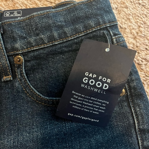 NWT Gap Mid rise denim shorts - size 8 - Picture 2 of 5